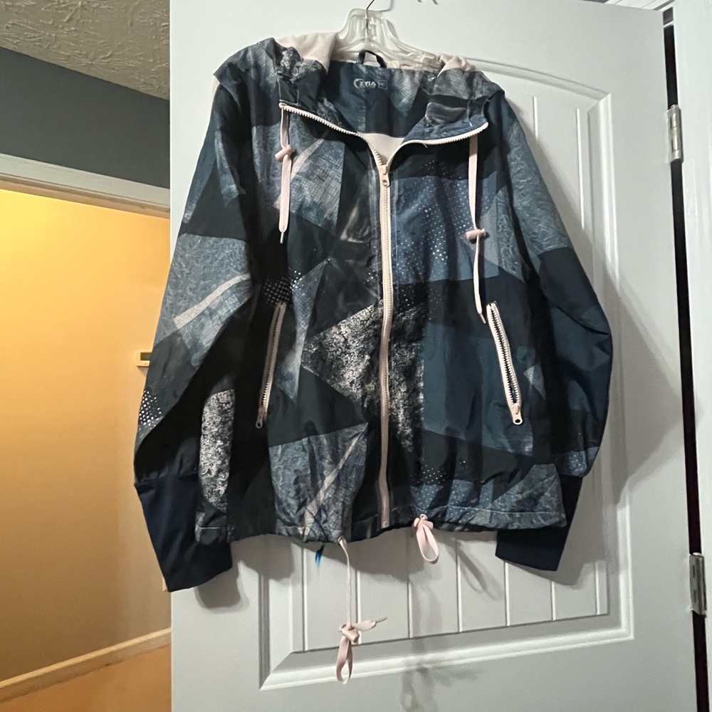 ZYIA Blue and White Geometric Windbreaker